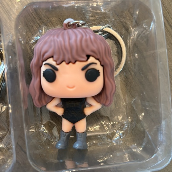 Funko Pop style Keychains Set of 4 Taylor Swift - Picture 5 of 5